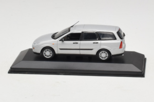 Ford Focus Mk1 Turnier Argento Minichamps 1:43 FOCUS004 Pressofusione