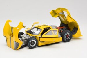 Ford GT40 Mk IV Giallo 1967 Shelby Collectibles 1:18 31414S Pressofusione — immagine 2 di 8