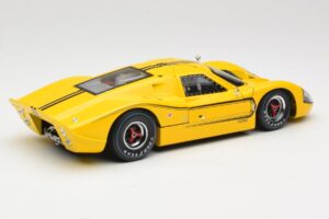 Ford GT40 Mk IV Giallo 1967 Shelby Collectibles 1:18 31414S Pressofusione — immagine 3 di 8