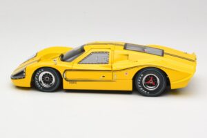 Ford GT40 Mk IV Giallo 1967 Shelby Collectibles 1:18 31414S Pressofusione — immagine 4 di 8