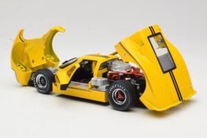 Ford GT40 Mk IV Giallo 1967 Shelby Collectibles 1:18 31414S Pressofusione — immagine 5 di 8