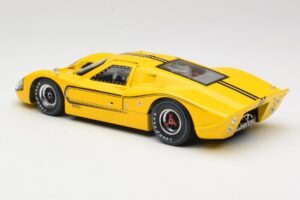 Ford GT40 Mk IV Giallo 1967 Shelby Collectibles 1:18 31414S Pressofusione — immagine 7 di 8