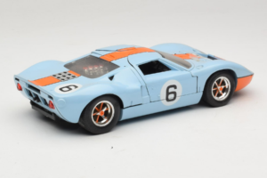 Ford GT40 Gulf #6 J. Ickx / J. Oliver 24 Hours of Le Mans 1969 Revell 1:18 48824 Pressofusione — immagine 3 di 8
