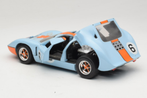 Ford GT40 Gulf #6 J. Ickx / J. Oliver 24 Hours of Le Mans 1969 Revell 1:18 48824 Pressofusione — immagine 5 di 8