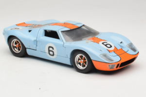 Ford GT40 Gulf #6 J. Ickx / J. Oliver 24 Hours of Le Mans 1969 Revell 1:18 48824 Pressofusione — immagine 6 di 8