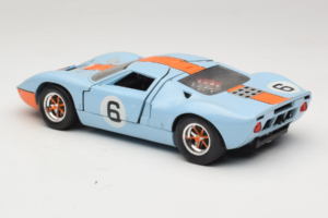 Ford GT40 Gulf #6 J. Ickx / J. Oliver 24 Hours of Le Mans 1969 Revell 1:18 48824 Pressofusione — immagine 7 di 8