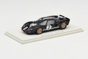 Ford GT40 Mk II #2 B. McLaren / C. Amon Shelby American Winner 24 Hours of Le Mans 1966 Spark 1:43 43LM66-O1 Resina — immagine 2 di 4