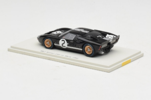 Ford GT40 Mk II #2 B. McLaren / C. Amon Shelby American Winner 24 Hours of Le Mans 1966 Spark 1:43 43LM66-O1 Resina — immagine 3 di 4