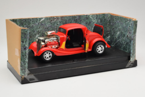 Ford High Tech Rosso con Fiamma American Muscle 1:18 7726 Pressofusione — immagine 2 di 4