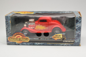 Ford High Tech Rosso con Fiamma American Muscle 1:18 7726 Pressofusione — immagine 4 di 4