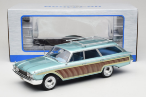 Ford Country Squire Blu MCG 1:18 MCG18049 Pressofusione — immagine 6 di 6