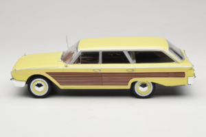 Ford Country Squire Giallo MCG 1:18 MCG18048 Pressofusione — immagine 3 di 6