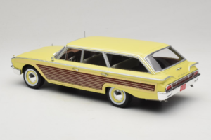 Ford Country Squire Giallo MCG 1:18 MCG18048 Pressofusione — immagine 5 di 6