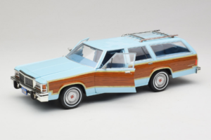 Ford LTD Country Squire Charlie's Angels Movie GreenLight 1:18 19066 Pressofusione — immagine 2 di 8