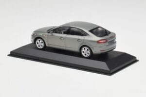 Ford Mondeo Mk3 Sedan Grigio Metallic Minichamps 1:43 IND403086003 Pressofusione — immagine 3 di 4