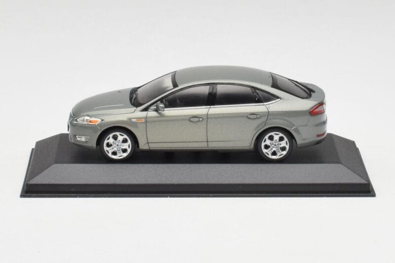 Ford Mondeo Mk3 Sedan Grigio Metallic Minichamps 1:43 IND403086003 Pressofusione