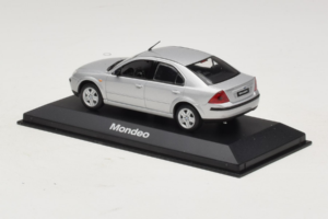 Ford Mondeo Mk3 Berlina Argento Minichamps 1:43 MONDEO005 Pressofusione — immagine 3 di 4
