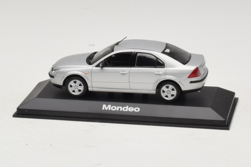 Ford Mondeo Mk3 Berlina Argento Minichamps 1:43 MONDEO005 Pressofusione