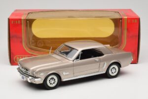 Ford Mustang 1964 1/2 Argento Mira 1:18 6127 Pressofusione — immagine 8 di 8
