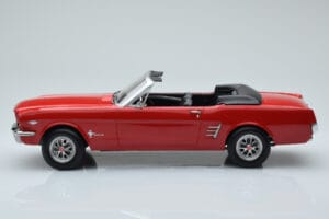 Ford Mustang Cabriolet Rosso Norev 1:18 182810 Pressofusione — immagine 3 di 6