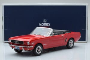Ford Mustang Cabriolet Rosso Norev 1:18 182810 Pressofusione — immagine 6 di 6