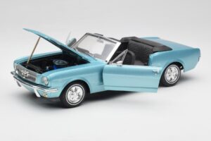 Ford Mustang Cabriolet Arcadian Blue Revell 1:18 8832-F1 Pressofusione — immagine 2 di 8