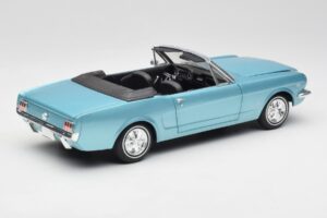 Ford Mustang Cabriolet Arcadian Blue Revell 1:18 8832-F1 Pressofusione — immagine 3 di 8