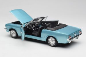 Ford Mustang Cabriolet Arcadian Blue Revell 1:18 8832-F1 Pressofusione — immagine 5 di 8