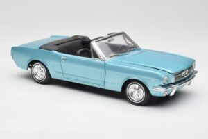 Ford Mustang Cabriolet Arcadian Blue Revell 1:18 8832-F1 Pressofusione — immagine 6 di 8