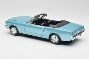 Ford Mustang Cabriolet Arcadian Blue Revell 1:18 8832-F1 Pressofusione — immagine 7 di 8