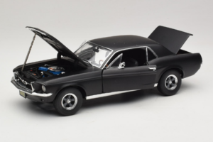 Ford Mustang Creed Movie GreenLight 1:18 13611 Pressofusione — immagine 2 di 8