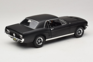 Ford Mustang Creed Movie GreenLight 1:18 13611 Pressofusione — immagine 3 di 8