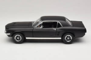 Ford Mustang Creed Movie GreenLight 1:18 13611 Pressofusione — immagine 4 di 8