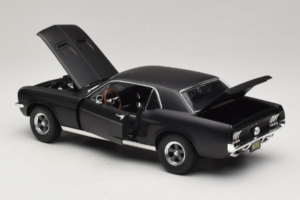 Ford Mustang Creed Movie GreenLight 1:18 13611 Pressofusione — immagine 5 di 8