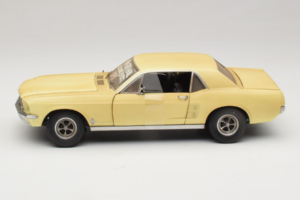 Ford Mustang Coupe Giallo The Walking Dead Greenlight 1:18 12958 Pressofusione — immagine 4 di 8