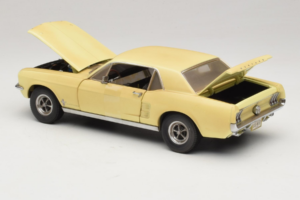 Ford Mustang Coupe Giallo The Walking Dead Greenlight 1:18 12958 Pressofusione — immagine 5 di 8