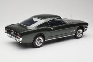 Ford Mustang Fastback Ivy Green Otto 1:12 G079 Resina — immagine 2 di 6