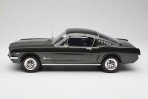 Ford Mustang Fastback Ivy Green Otto 1:12 G079 Resina — immagine 3 di 6