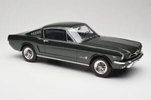Ford Mustang Fastback Ivy Green Otto 1:12 G079 Resina — immagine 4 di 6