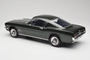 Ford Mustang Fastback Ivy Green Otto 1:12 G079 Resina — immagine 5 di 6