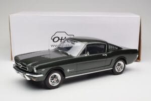Ford Mustang Fastback Ivy Green Otto 1:12 G079 Resina — immagine 6 di 6