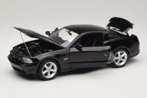 Ford Mustang GT Nero Drive Movie GreenLight 1:18 13609 Pressofusione — immagine 2 di 8