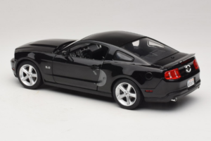 Ford Mustang GT Nero Drive Movie GreenLight 1:18 13609 Pressofusione — immagine 7 di 8