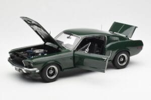 Ford Mustang GT Bullitt Verde AUTOart 1:18 72812 Pressofusione — immagine 2 di 8