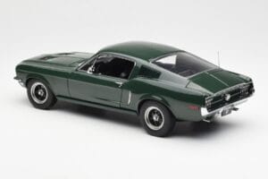 Ford Mustang GT Bullitt Verde AUTOart 1:18 72812 Pressofusione — immagine 7 di 8