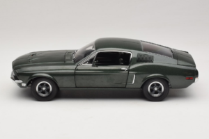 Ford Mustang GT Bullitt con Figura di Steve McQueen Greenlight 1:18 12885 Pressofusione — immagine 4 di 8