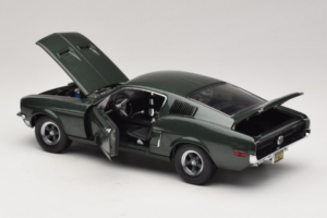 Ford Mustang GT Bullitt con Figura di Steve McQueen Greenlight 1:18 12885 Pressofusione — immagine 5 di 8