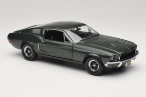 Ford Mustang GT Bullitt con Figura di Steve McQueen Greenlight 1:18 12885 Pressofusione — immagine 6 di 8