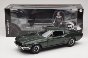 Ford Mustang GT Bullitt con Figura di Steve McQueen Greenlight 1:18 12885 Pressofusione — immagine 8 di 8