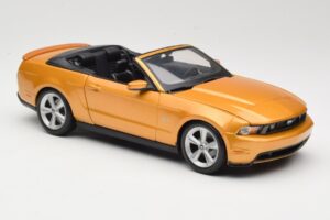 Ford Mustang GT S197 Cabriolet Oro Maisto 1:18 31158 Pressofusione — immagine 5 di 7